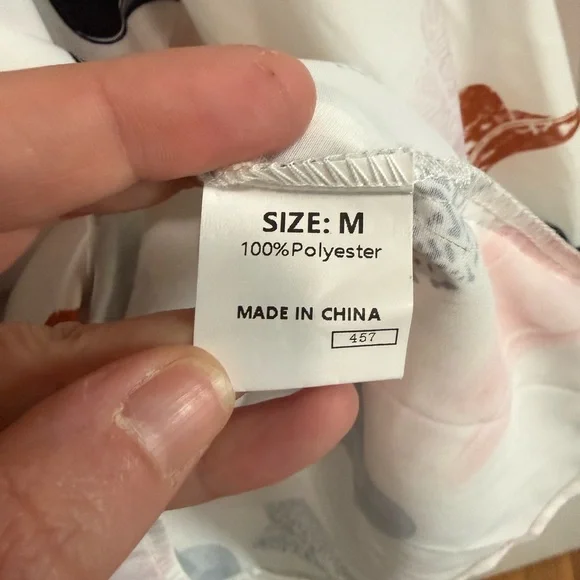 Boutique Women’s White Cowboy Hat Print Button-Down Shirt Medium - Picture 5 of 8